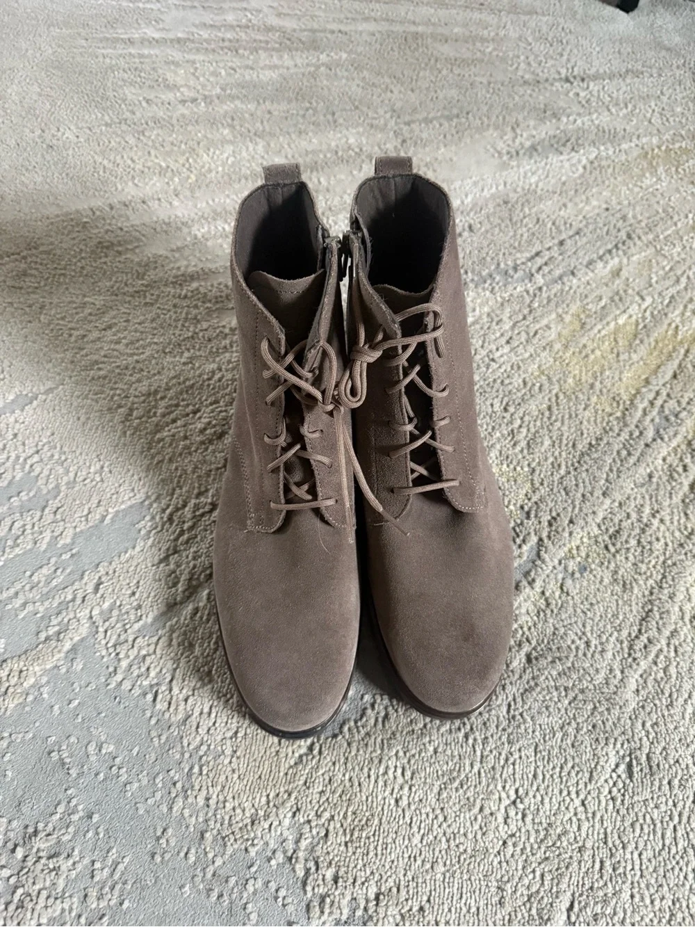 Munro Finnley Boots lace up leather suede Taupe side zipper water resistant 10